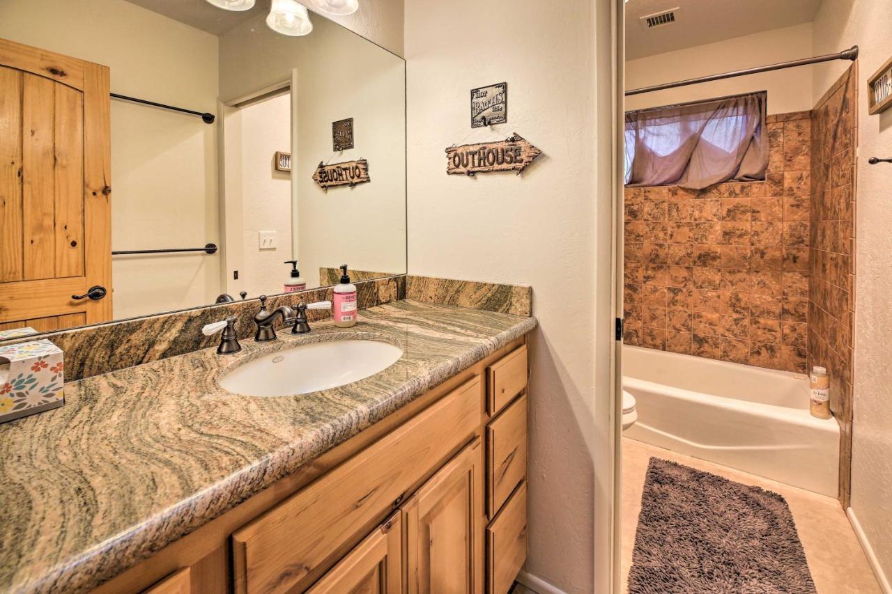 Lush Pinetop Retreat With Large Deck And Wooded Yard! Ngoại thất bức ảnh